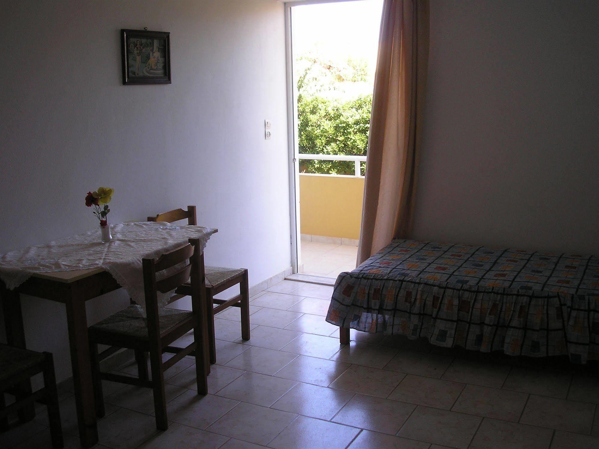 Dimitra Apartments Gouves Bagian luar foto